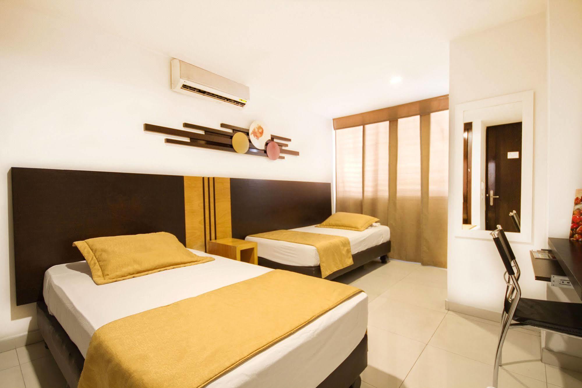 Aw Hotel Ariston Las Vegas De Granada 칼리 외부 사진